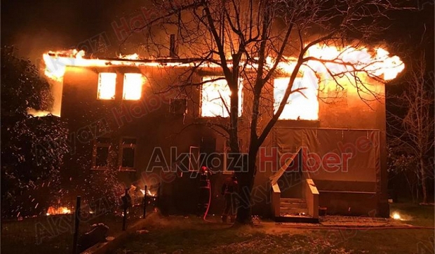 İki katlı ev alevlere teslim oldu