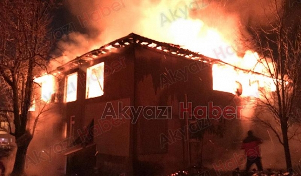 İki katlı ev alevlere teslim oldu