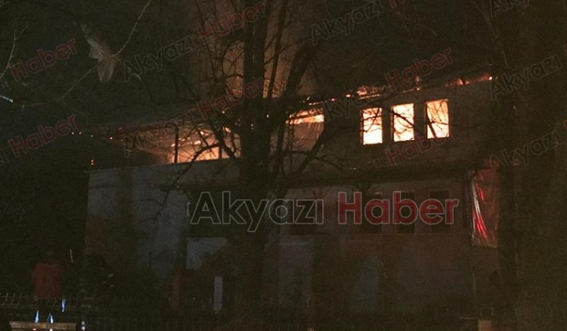 İki katlı ev alevlere teslim oldu