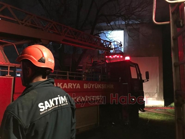İki katlı ev alevlere teslim oldu