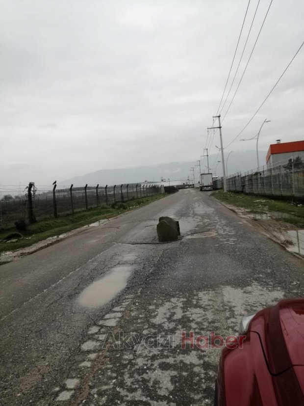 Aman dikkat yol ortasında dev çukur var
