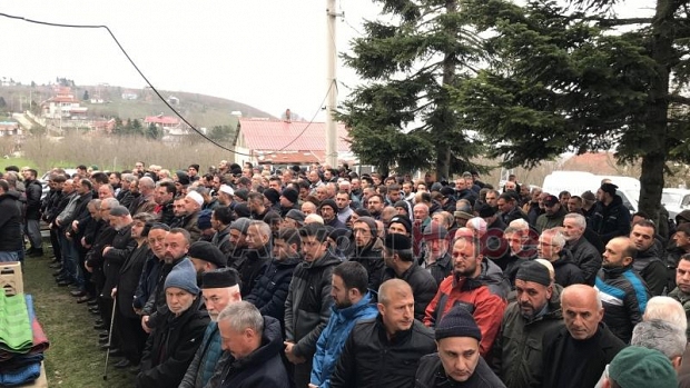 Akyazı'da cinayet kurbanı Bahattin Demir toprağa verildi