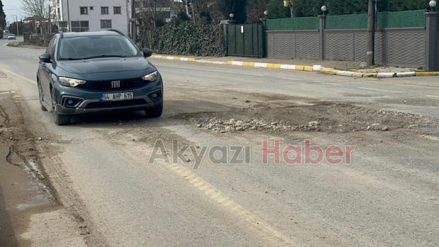 Akyazı'da kazılan cadde kazalara davetiye çıkarıyor