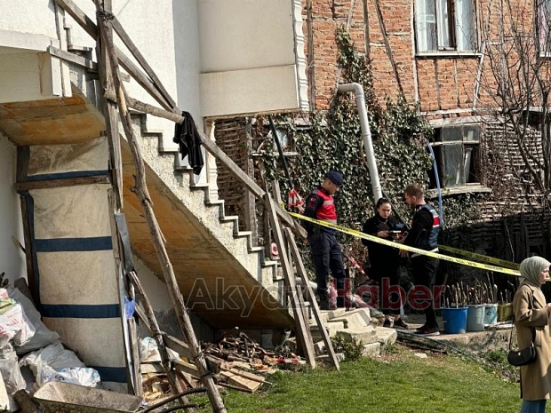 Barışmak istediği eşini öldürüp ardından kendini vurdu