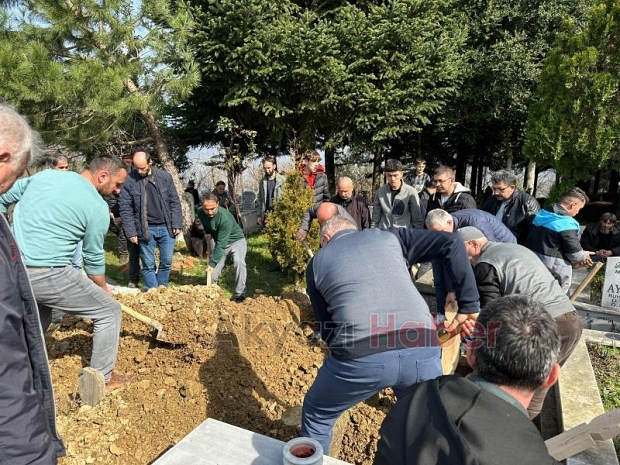 Akyazı'da eşi tarafından öldürülen Hatun'a acı veda