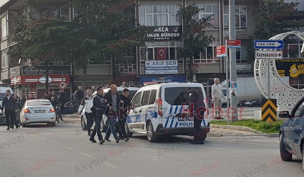 Atatürk Büstüne Balyozla Saldırdı 