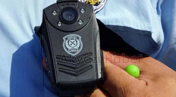 Emniyet'te yeni dönem! Polislere yaka kamerası takılacak