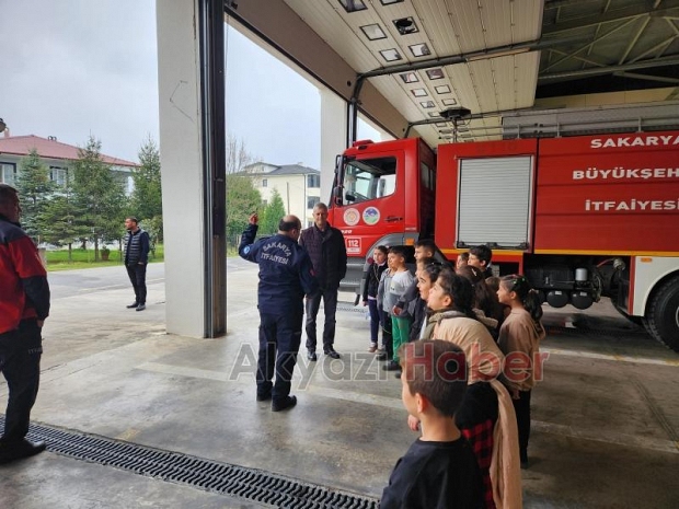 Karaçalılık İlköğretim Okulu  3. Sınıf Öğrencileri İtfaiye Ziyaretinde Bulundu