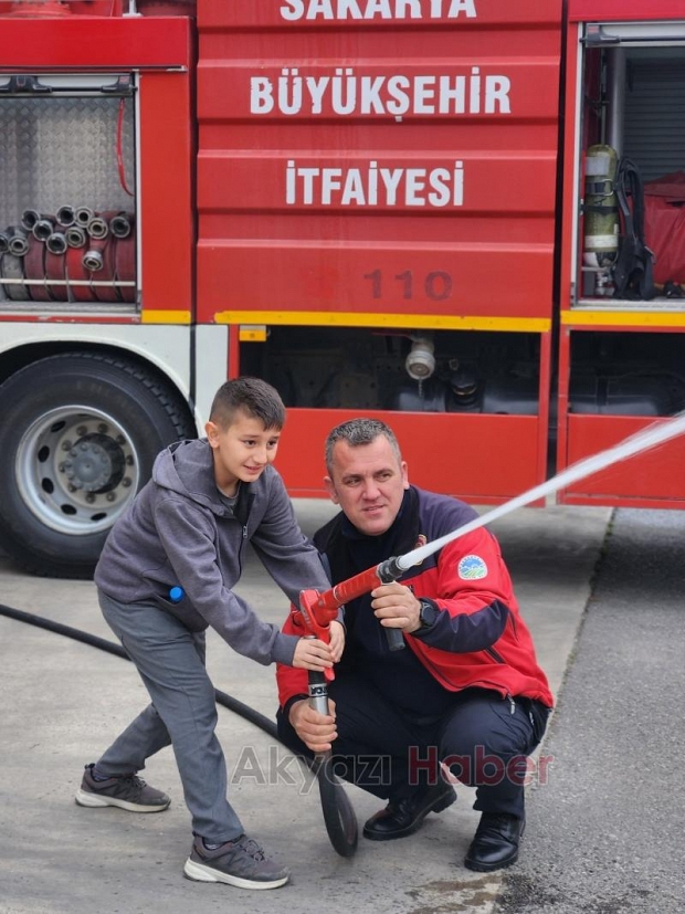Karaçalılık İlköğretim Okulu  3. Sınıf Öğrencileri İtfaiye Ziyaretinde Bulundu