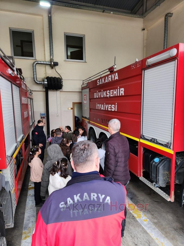 Karaçalılık İlköğretim Okulu  3. Sınıf Öğrencileri İtfaiye Ziyaretinde Bulundu