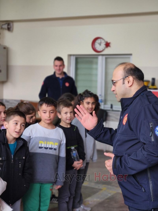 Karaçalılık İlköğretim Okulu  3. Sınıf Öğrencileri İtfaiye Ziyaretinde Bulundu