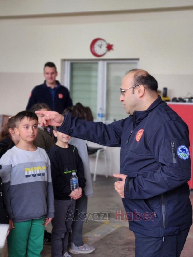 Karaçalılık İlköğretim Okulu  3. Sınıf Öğrencileri İtfaiye Ziyaretinde Bulundu