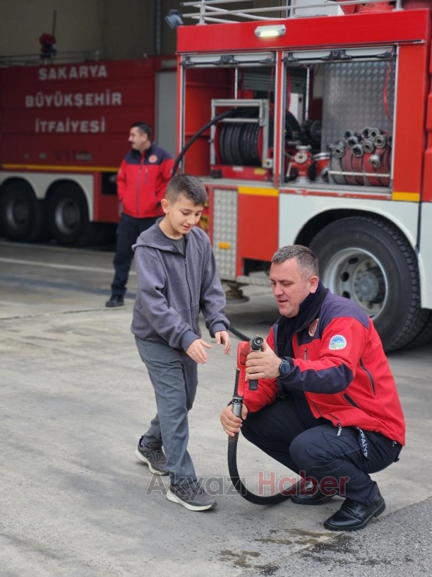 Karaçalılık İlköğretim Okulu  3. Sınıf Öğrencileri İtfaiye Ziyaretinde Bulundu
