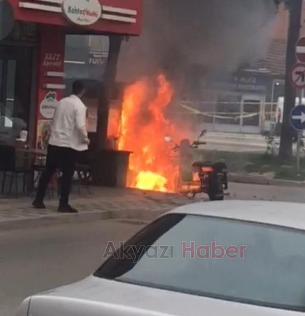 Elektrikli bisiklet alev alev yandı