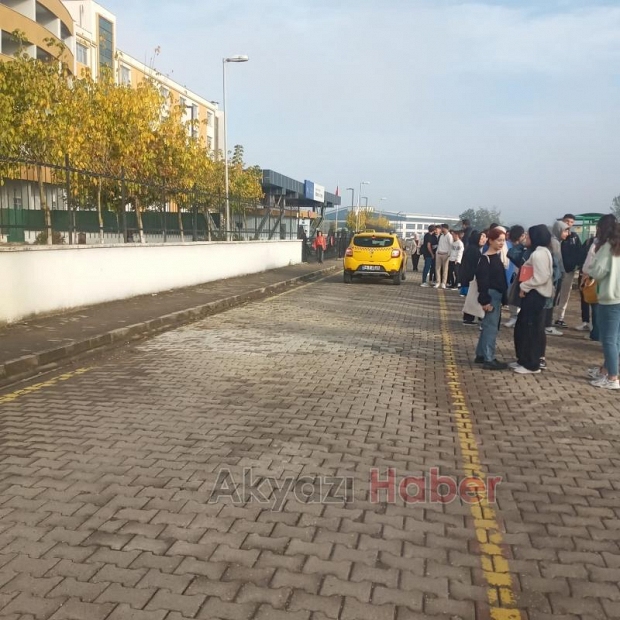 Akyazı KYK'da öğrencilerin toplu ulaşım çilesi
