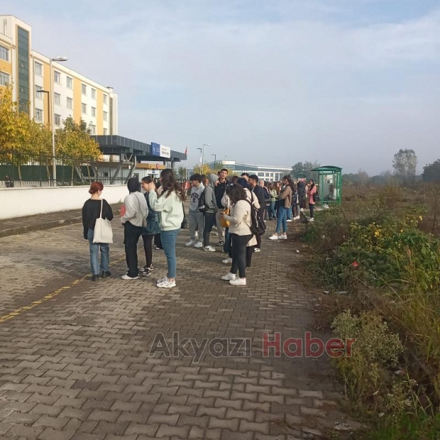 Akyazı KYK'da öğrencilerin toplu ulaşım çilesi