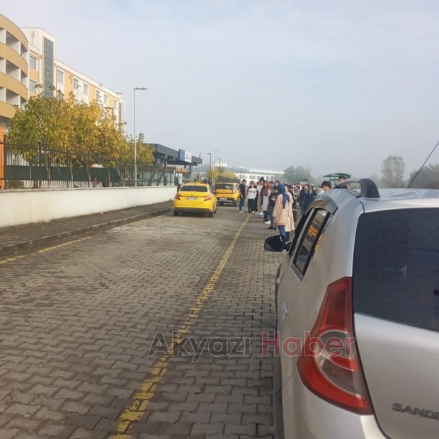 Akyazı KYK'da öğrencilerin toplu ulaşım çilesi