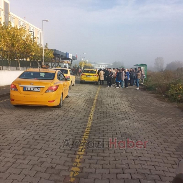 Akyazı KYK'da öğrencilerin toplu ulaşım çilesi