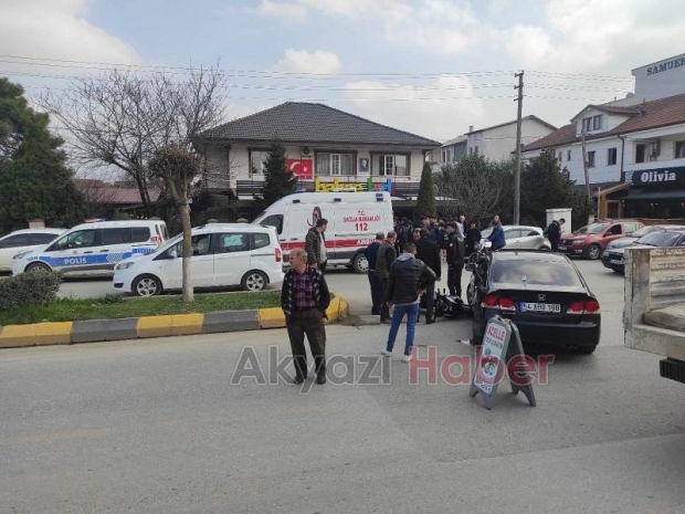 Motosiklet Döner Kavşakta Otomobille Çarpıştı