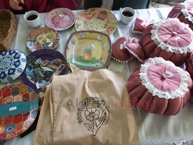 Akyazı Halk Eğitim Merkezi Kermesine Yoğun İlgi