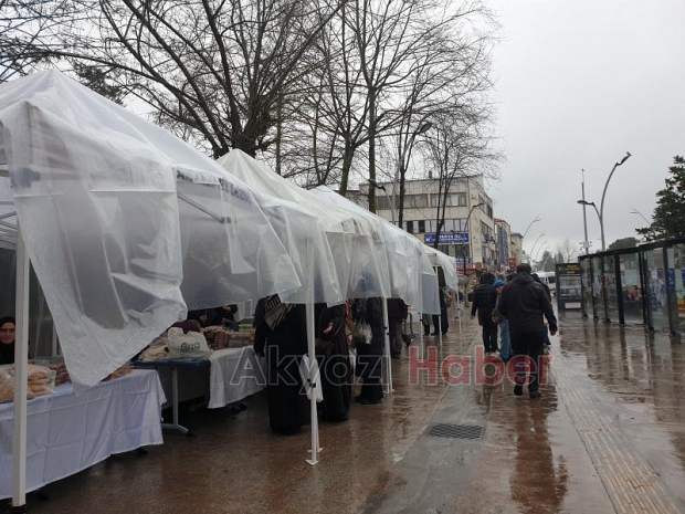 Akyazı Halk Eğitim Merkezi Kermesine Yoğun İlgi