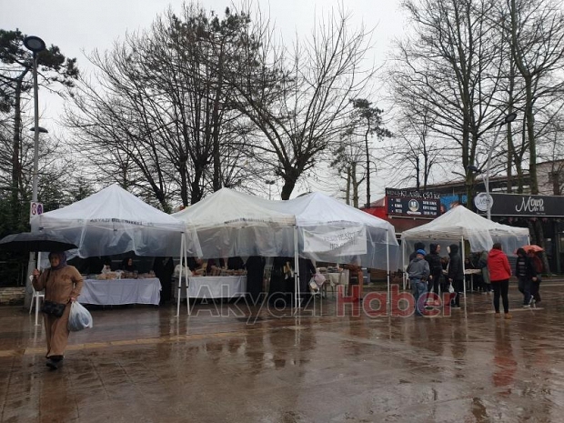 Akyazı Halk Eğitim Merkezi Kermesine Yoğun İlgi