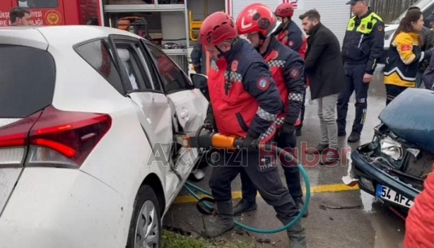 Kırmızı ışık ihlali kazaya neden oldu: 2 yaralı