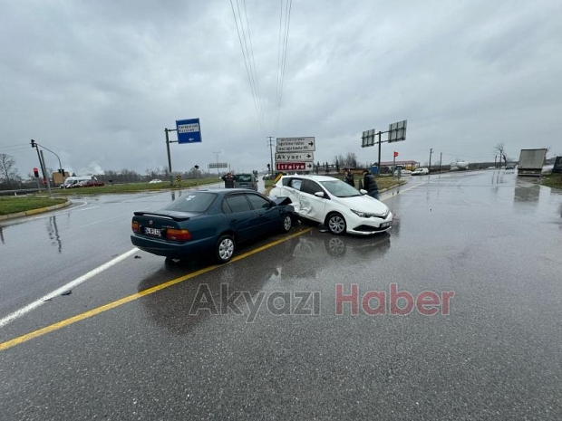Kırmızı ışık ihlali kazaya neden oldu: 2 yaralı