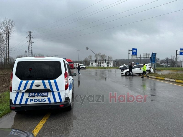Kırmızı ışık ihlali kazaya neden oldu: 2 yaralı