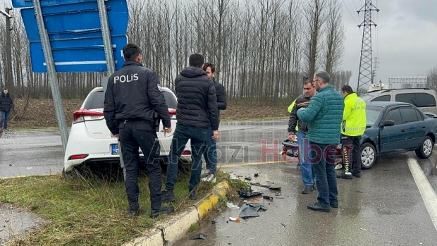 Kırmızı ışık ihlali kazaya neden oldu: 2 yaralı