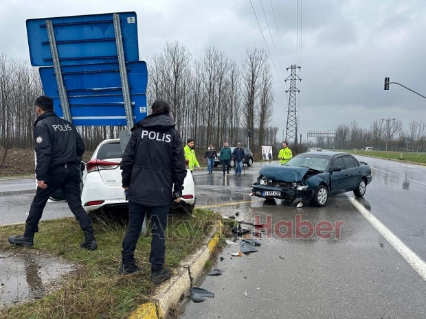Kırmızı ışık ihlali kazaya neden oldu: 2 yaralı