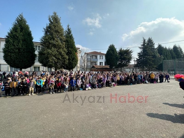Akyazı Gençlik Derneği'nden çocukları mutlu eden etkinlik