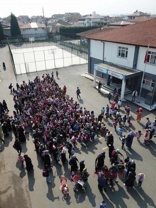 Akyazı Gençlik Derneği'nden çocukları mutlu eden etkinlik