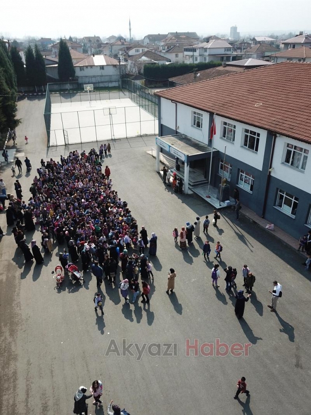 Akyazı Gençlik Derneği'nden çocukları mutlu eden etkinlik
