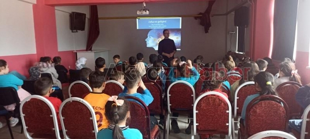 Doç. Dr. Feyzullah Şahin Akyazıda söyleşiye katıldı