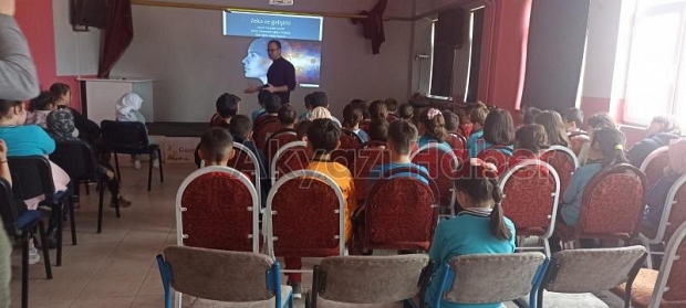 Doç. Dr. Feyzullah Şahin Akyazıda söyleşiye katıldı