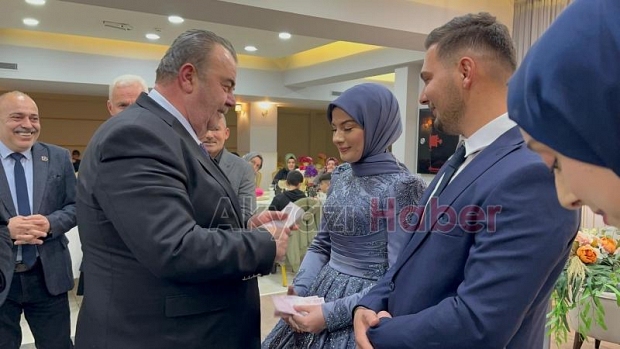 Osman Karaoğlan'dan Taşyatak'a 200 araçlık konvoyla seçim ziyareti