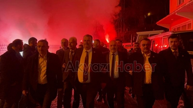 Osman Karaoğlan'dan Taşyatak'a 200 araçlık konvoyla seçim ziyareti