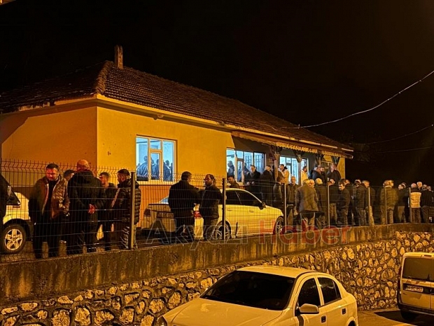Osman Karaoğlan'dan Taşyatak'a 200 araçlık konvoyla seçim ziyareti