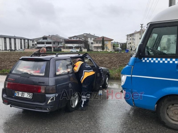 Ömercikler Mahallesi'nde Kaza 3 Yaralı 