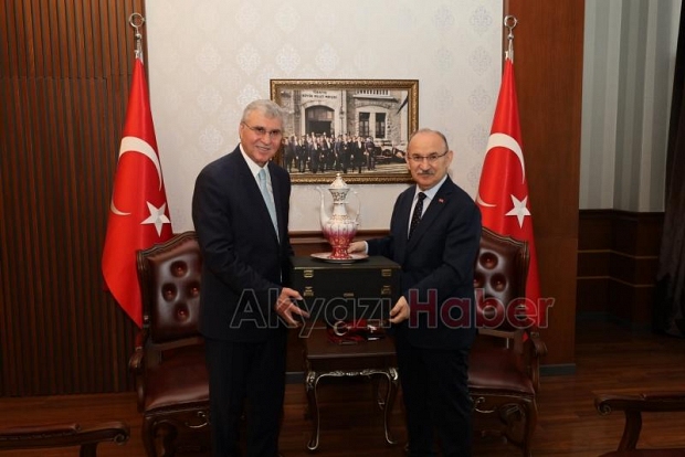 Ekrem Yüce veda ziyaretlerine başladı