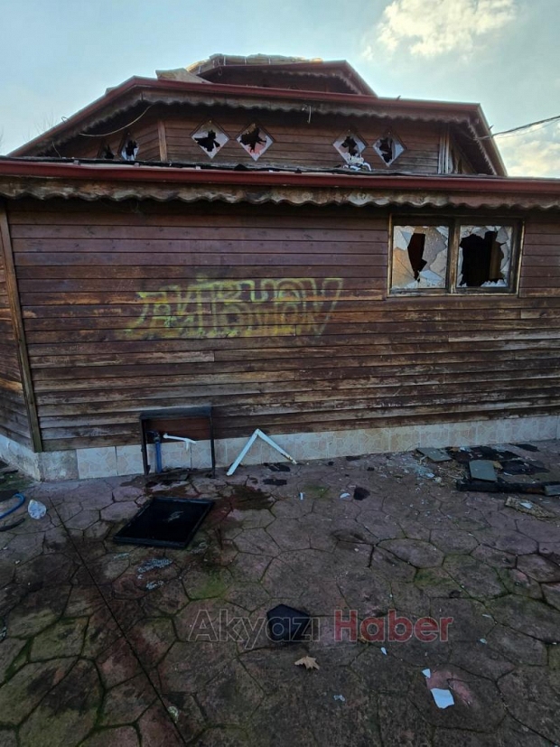 Karapürçek'teki çay bahçesi harabeye döndü 