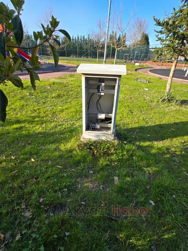 Karapürçek'teki çay bahçesi harabeye döndü 