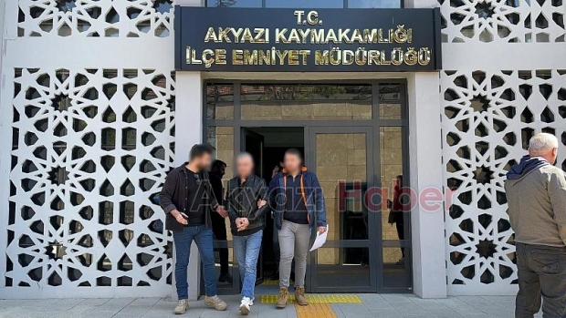 Akyazı'da aranan 2 şahıs yakalandı.