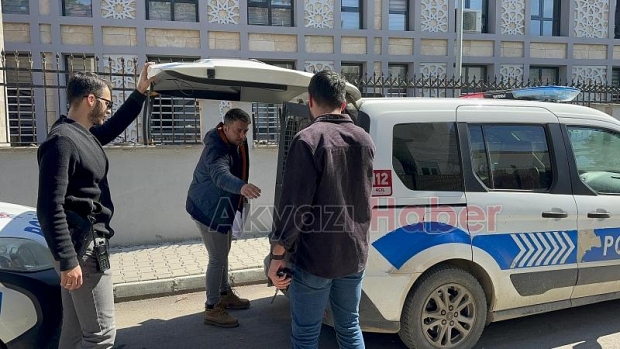Akyazı'da aranan 2 şahıs yakalandı.