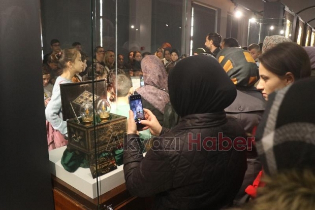 Kabe örtüleri ve mukaddes emanetler Sakaryada sergileniyor