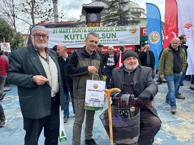 Akyazıda orman haftasında ücretsiz fidan dağıtıldı