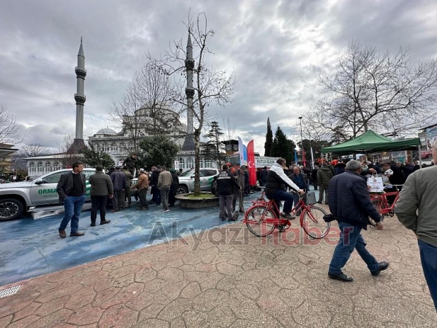 Akyazıda orman haftasında ücretsiz fidan dağıtıldı