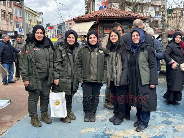 Akyazıda orman haftasında ücretsiz fidan dağıtıldı