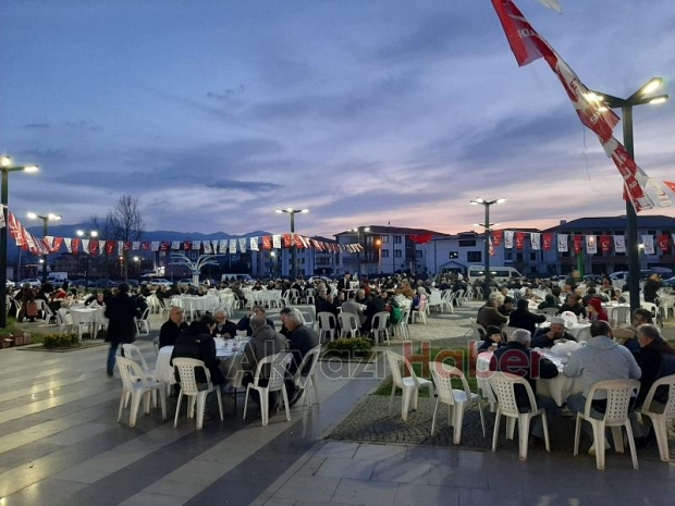 Saadet Partisi Akyazı'da iftar programı düzenledi